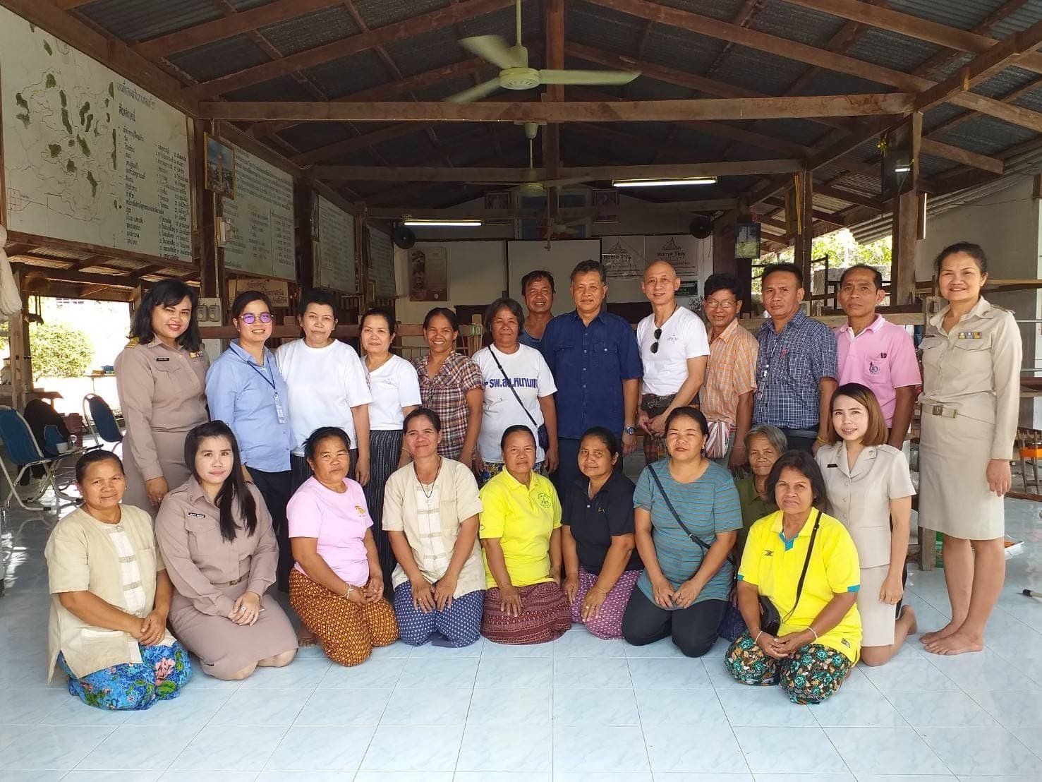 ผ้ากาบบัวแสงแรก ผ้าอัตลักษณ์แห่งแสงแรก ที่ประทับความทรงจำพิเศษสุด จากฟากฟ้าอุบลราชธานี