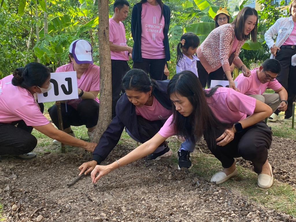 DC7 เดินตามรอยเศรษฐกิจพอเพียง “บ้านนี้มีรัก ปลูกผักกินเอง”