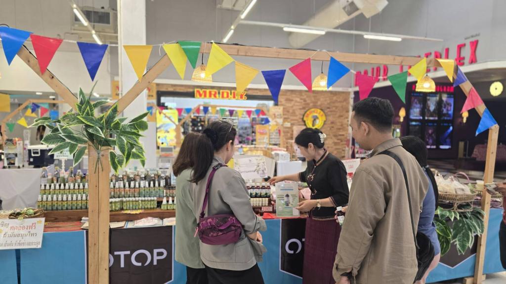 พัฒนา "สมุนไพรเพื่อสุขภาพและความงาม" สู่ตลาดจริง! DIPROM Center 7 ลงพื้นที่ติดตามผลการดำเนินงาน BCG Model ที่ศรีสะเกษ