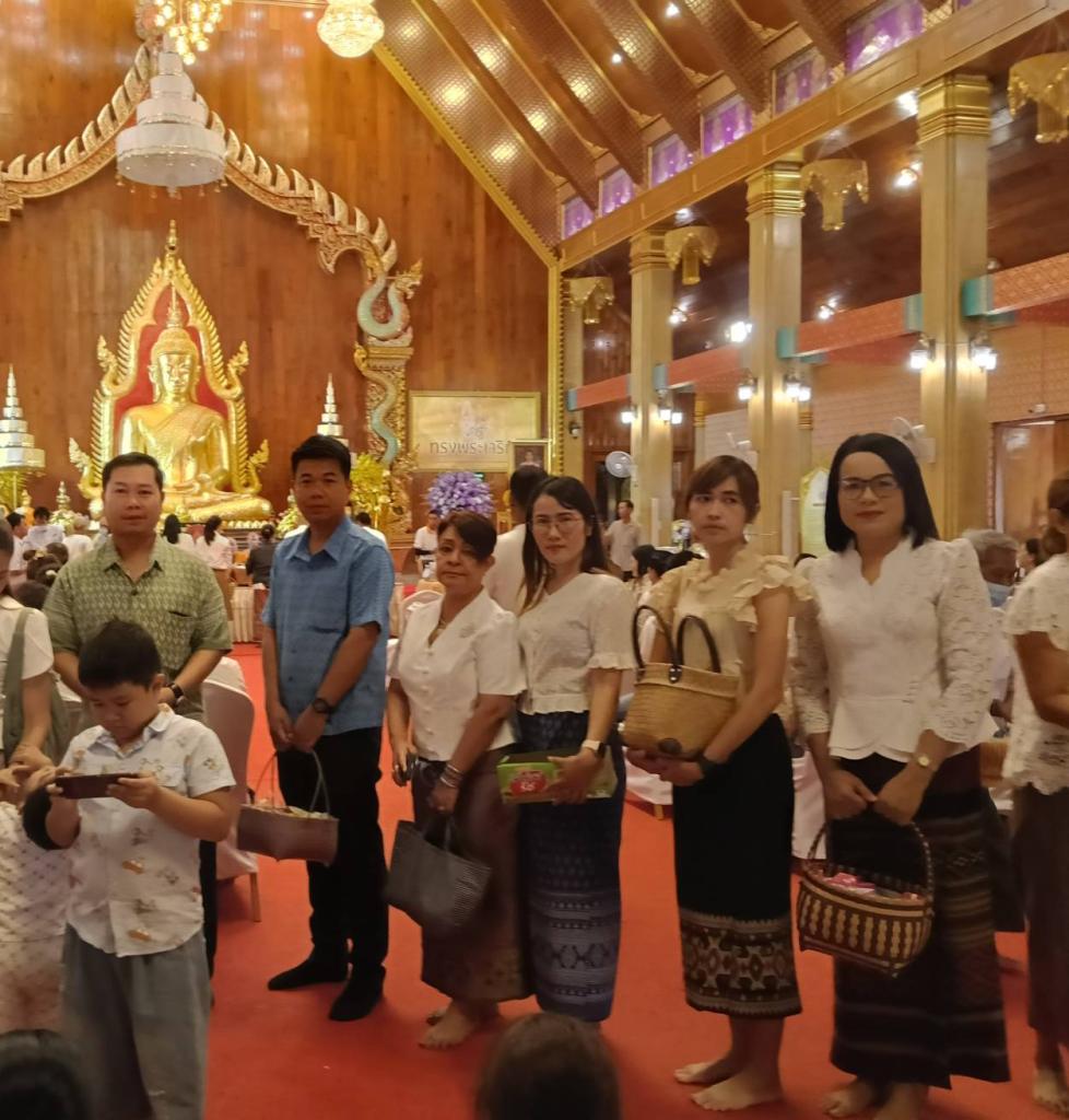 ร่วมใจแต่งไทยใส่บาตร สืบสานพระพุทธศาสนา เนื่องในวันวิสาขบูชา ประจำปี 2568