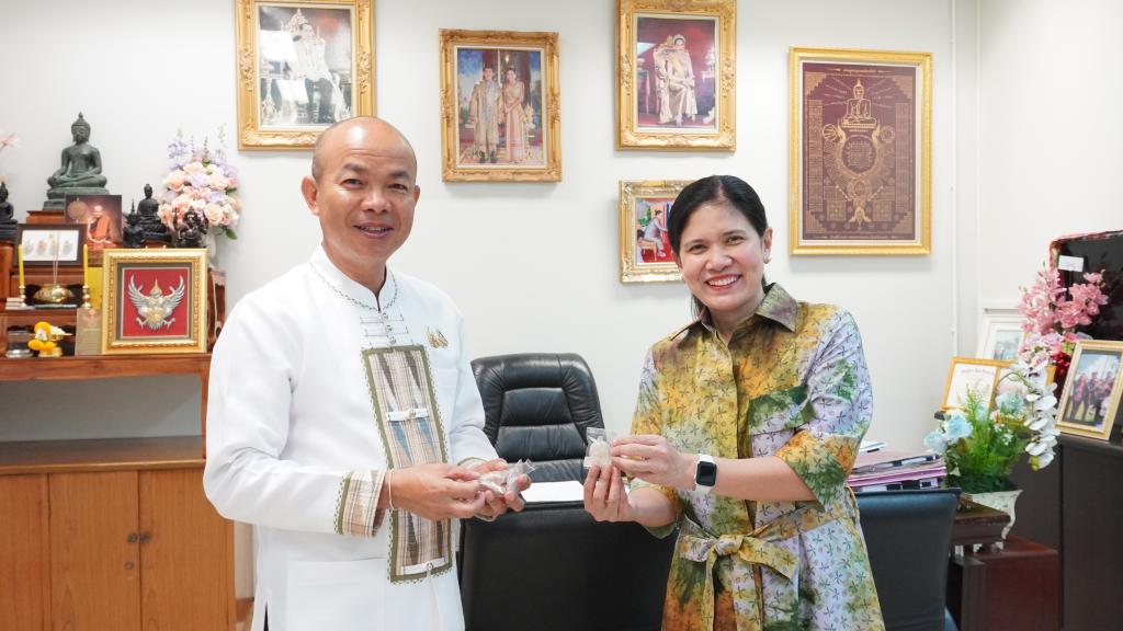 “ผอ. อริยาพร เข้าพบและรายงานตัวต่อรองผู้ว่าราชการจังหวัดอุบลราชธานี เนื่องในโอกาสเข้ารับตำแหน่ง" รับมอบนโยบาย-หารือแนวทางความร่วมมือ