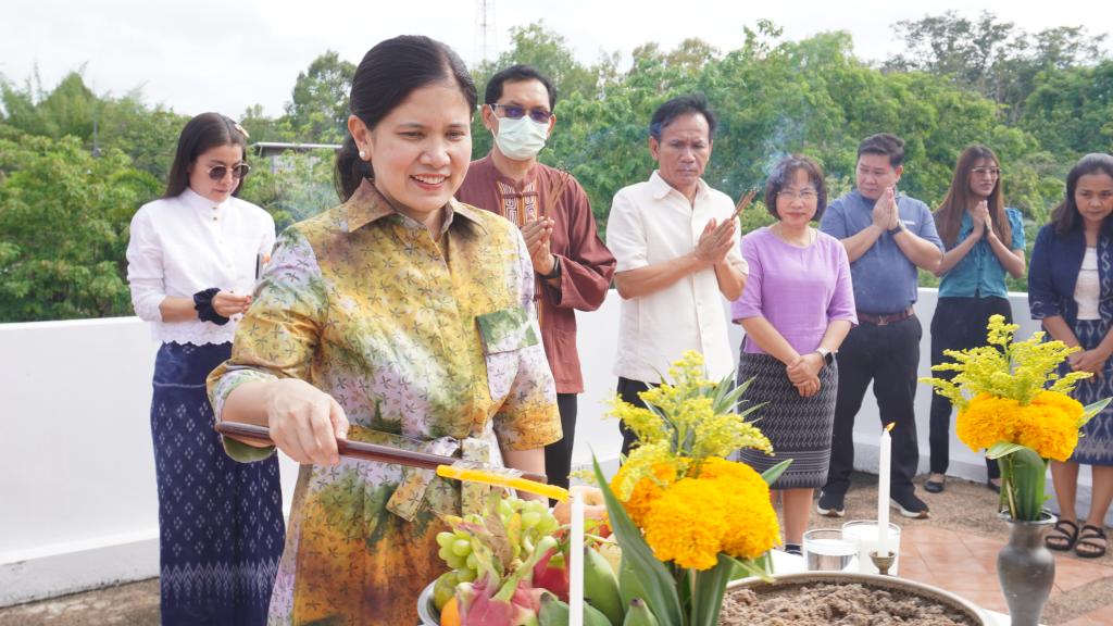 ”ผอ.อริยาพร ” นำทีมดีพร้อมเซนเตอร์ 7 ไหว้ขอพรสิ่งศักดิ์สิทธิ์ พร้อมประชุมติดตามงานปีงบประมาณ 2568