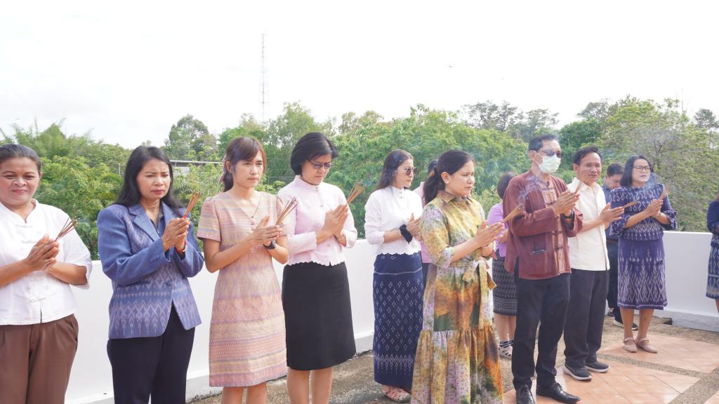 ”ผอ.อริยาพร ” นำทีมดีพร้อมเซนเตอร์ 7 ไหว้ขอพรสิ่งศักดิ์สิทธิ์ พร้อมประชุมติดตามงานปีงบประมาณ 2568