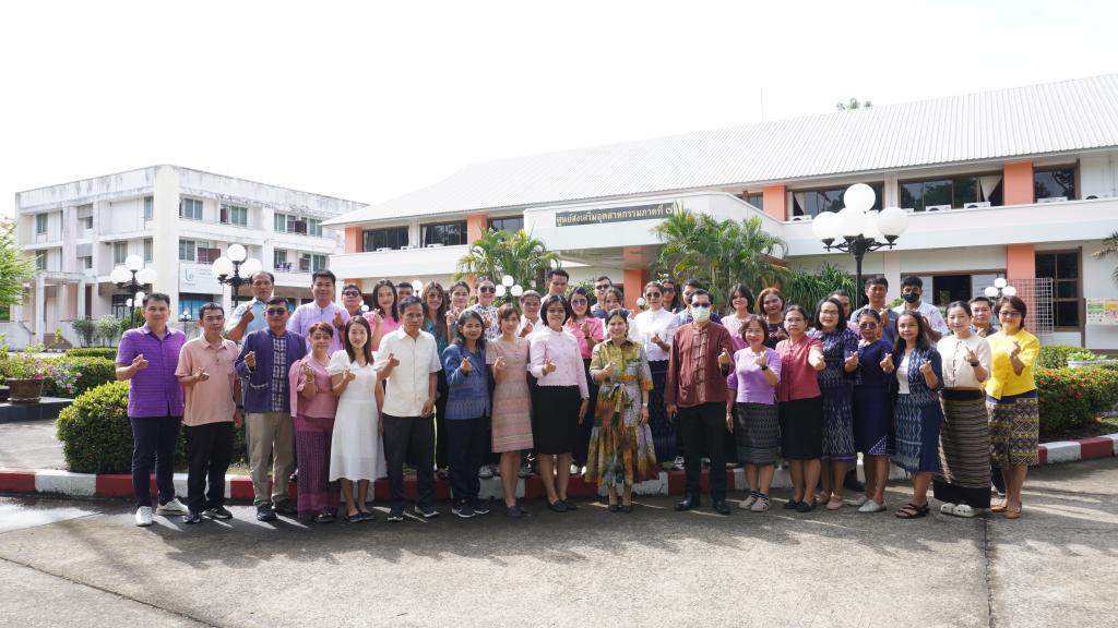 ”ผอ.อริยาพร ” นำทีมดีพร้อมเซนเตอร์ 7 ไหว้ขอพรสิ่งศักดิ์สิทธิ์ พร้อมประชุมติดตามงานปีงบประมาณ 2568
