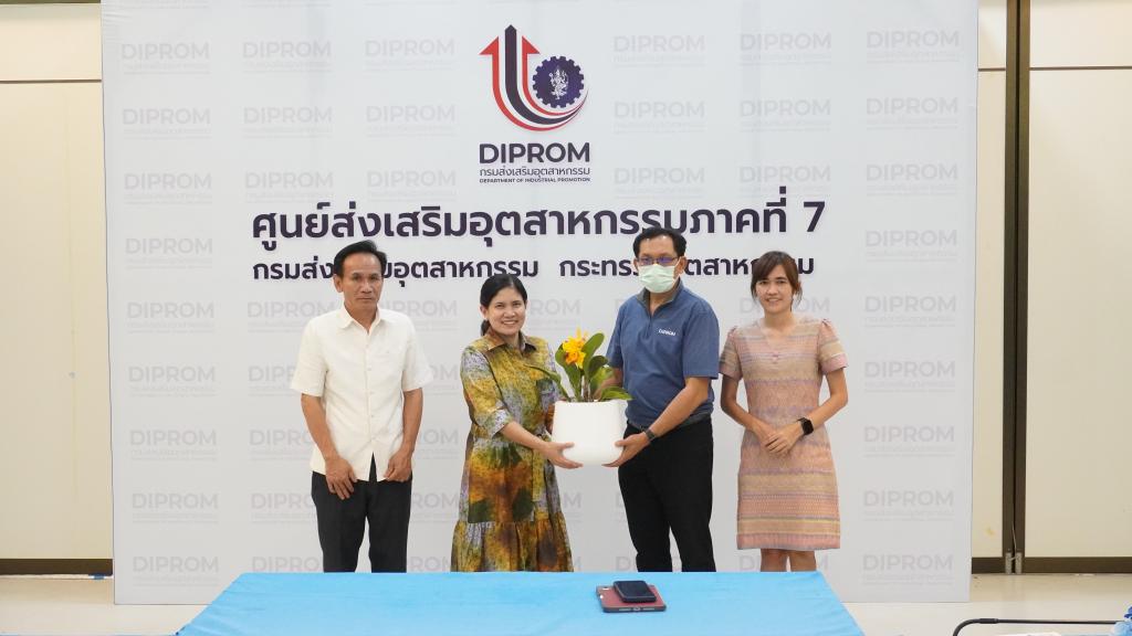 ”ผอ.อริยาพร ” นำทีมดีพร้อมเซนเตอร์ 7 ไหว้ขอพรสิ่งศักดิ์สิทธิ์ พร้อมประชุมติดตามงานปีงบประมาณ 2568