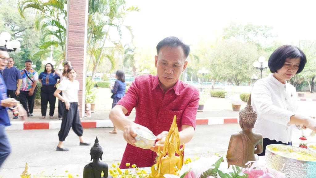 ดีพร้อมเซนเตอร์ 7 สุขสันต์ วันสงกรานต์ ร่วมสืบสานประเพณีอันดีงามในช่วงเทศกาลสงกรานต์