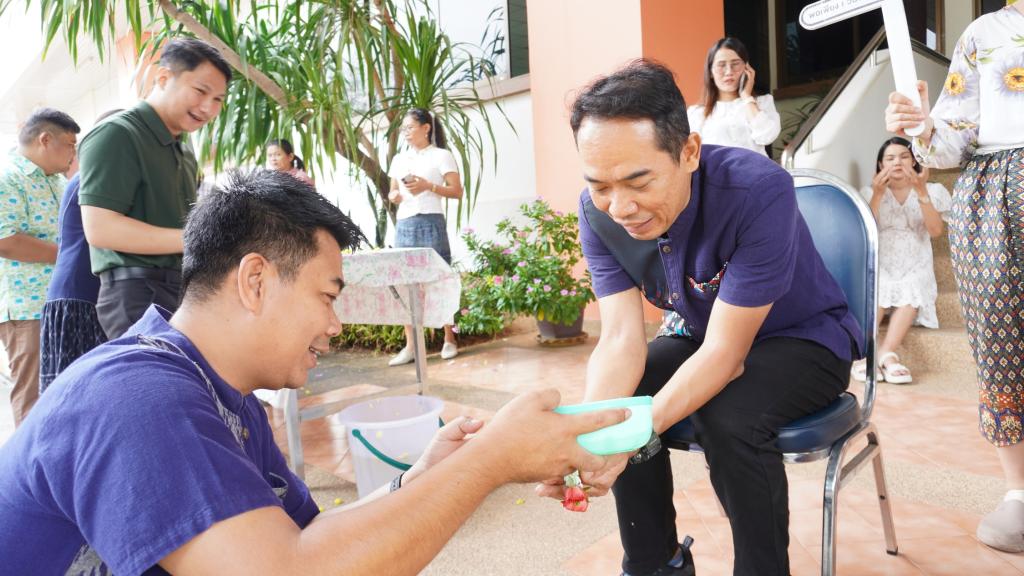ดีพร้อมเซนเตอร์ 7 สุขสันต์ วันสงกรานต์ ร่วมสืบสานประเพณีอันดีงามในช่วงเทศกาลสงกรานต์