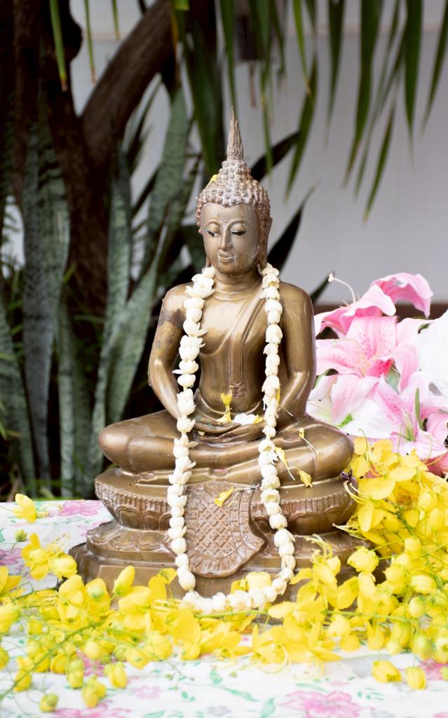 ดีพร้อมเซนเตอร์ 7 สุขสันต์ วันสงกรานต์ ร่วมสืบสานประเพณีอันดีงามในช่วงเทศกาลสงกรานต์