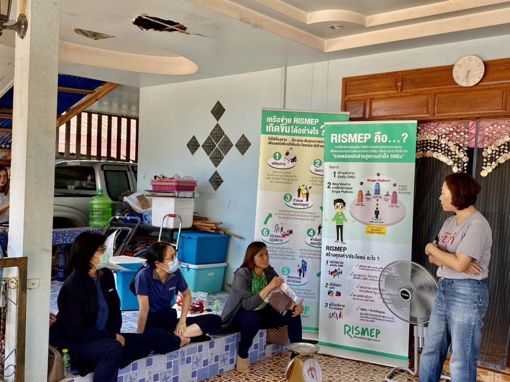 DIPROM Center 7 ลงพื้นที่อำนาจเจริญ กำกับติดตามและหนุนเสริม SME ขับเคลื่อนวิสาหกิจชุมชนข้าวอินทรีย์ พร้อมส่งมอบบรรจุภัณฑ์ต้นแบบทดสอบตลาด