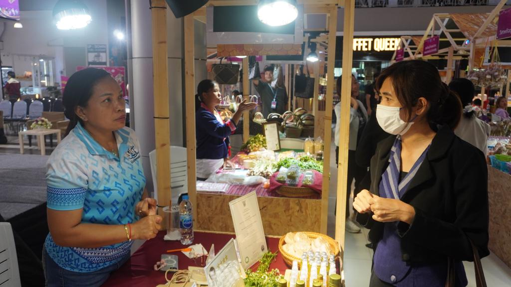DIPROM Center 7 ร่วมขับเคลื่อน “เศรษฐกิจชุมชนอีสานใต้” เสวนาแลกเปลี่ยนวิสัยทัศน์ พัฒนาเยาวชน-ยกระดับวิถีถิ่นสู่วัฒนธรรมสร้างสรรค์