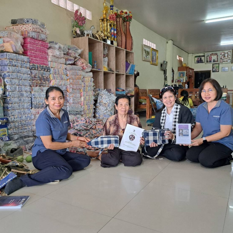 "ผอ.อริยาพร"  ลงพื้นที่ตรวจเยี่ยมผู้ประกอบการ ยกระดับผลิตภัณฑ์ด้วยนวัตกรรมและดิจิทัล  สู่เศรษฐกิจวิถีใหม่