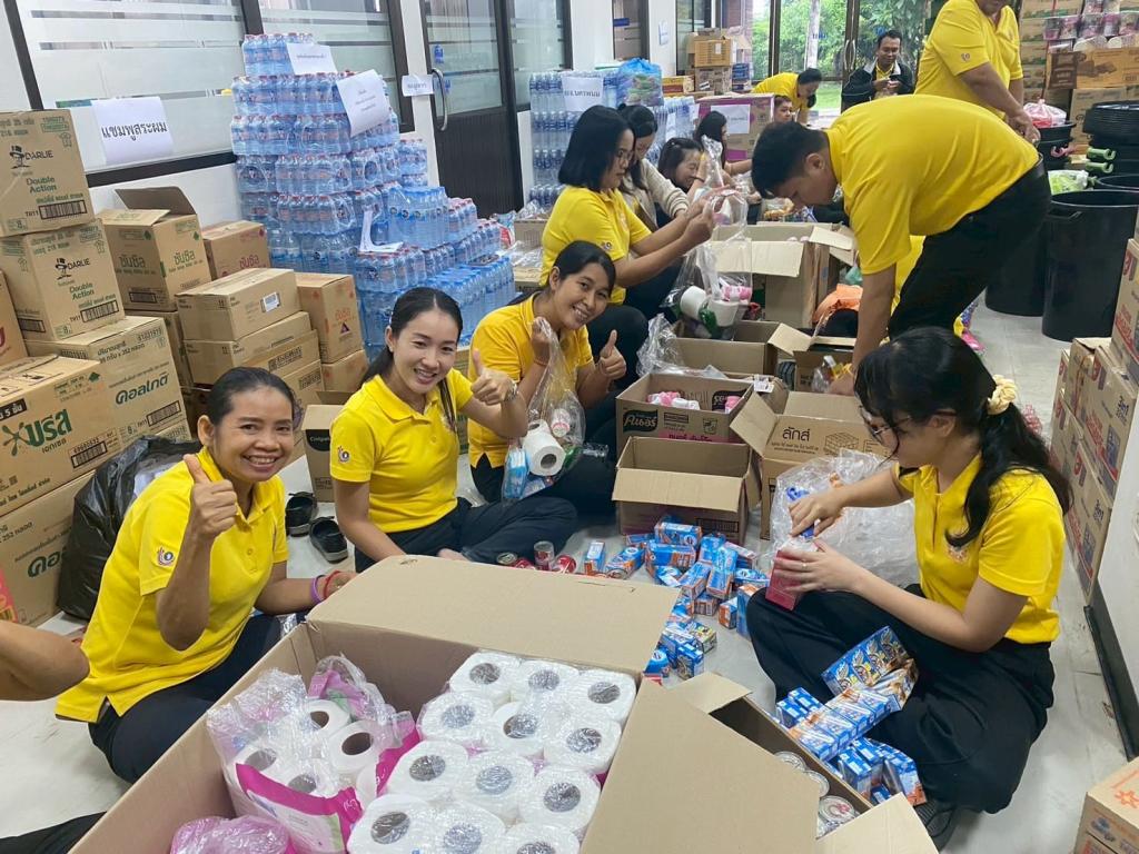 "ศูนย์อุตสาหกรรมรวมใจ" ร่วมส่งมอบถุงยังชีพ ช่วยเหลือผู้ประสบภัยจากเหตุการณ์ชายแดนไทย–กัมพูชา