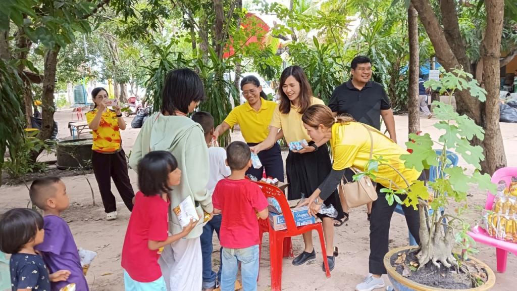 DIPROM Center 7 ร่วมภารกิจ “ศูนย์อุตสาหกรรมรวมใจ” ส่งมอบถุงยังชีพช่วยเหลือผู้ประสบภัยชายแดนไทย-กัมพูชา