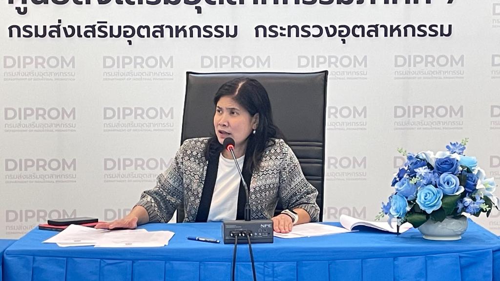 ดร.อริยาพร นั่งหัวโต๊ะ ประชุมเตรียมความพร้อมการดำเนินงานปีงบประมาณ 2569