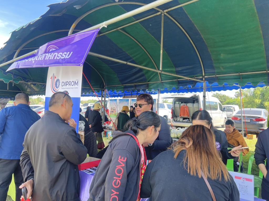 DIPROM CENTER 7 ลงพื้นที่อุบลราชธานี  ร่วมหน่วยแพทย์เคลื่อนที่ พอ.สว. ให้บริการประชาชน—ผลักดันนโยบาย MIND สู่อุตสาหกรรมคู่ชุมชน