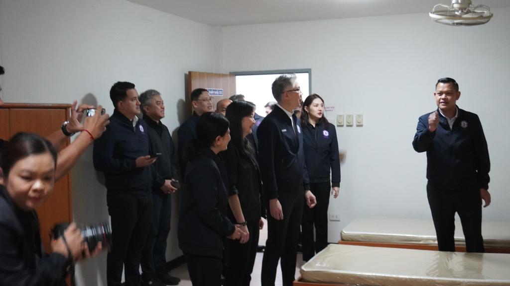 DIPROM Center 7 ให้การต้อนรับ รมว.อุตสาหกรรมลงพื้นที่อุบลราชธานี ติดตามสถานการณ์ชายแดน–ส่งมอบถุงยังชีพช่วยกำลังพล พร้อมรับฟังปัญหาเศรษฐกิจผู้ประกอบการในพื้นที่