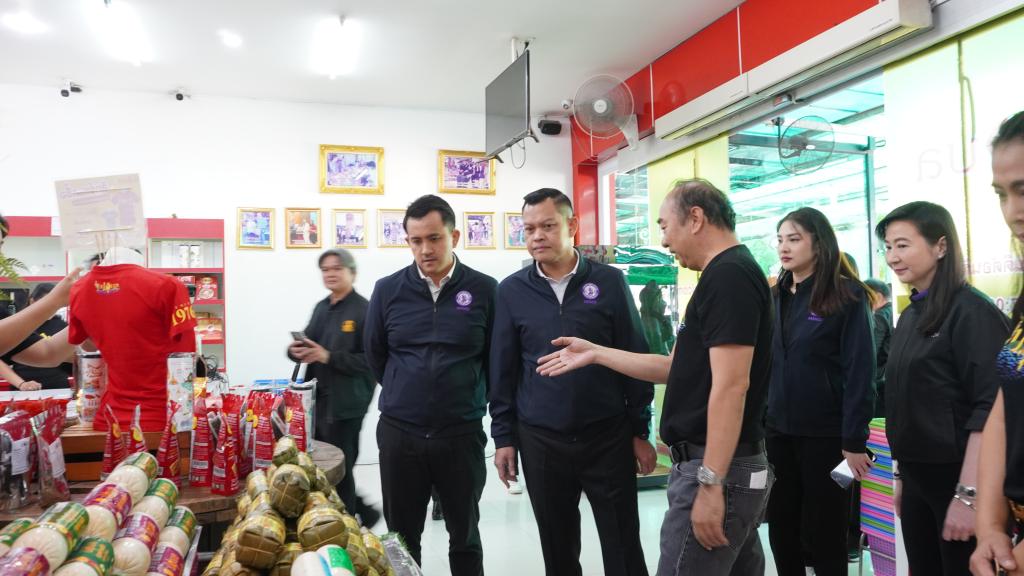 DIPROM Center 7 ให้การต้อนรับ รมว.อุตสาหกรรมลงพื้นที่อุบลราชธานี ติดตามสถานการณ์ชายแดน–ส่งมอบถุงยังชีพช่วยกำลังพล พร้อมรับฟังปัญหาเศรษฐกิจผู้ประกอบการในพื้นที่