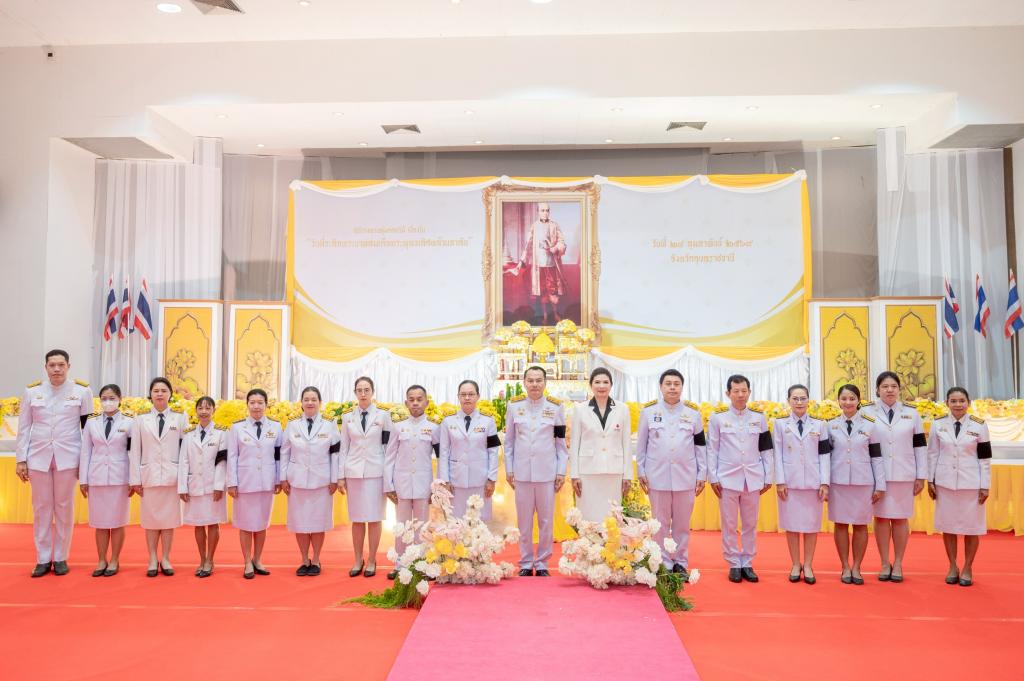 DIPROM Center 7 ร่วมพิธีวางพานพุ่มดอกไม้ น้อมรำลึกในวันคล้ายวันพระราชสมภพ พระบาทสมเด็จพระพุทธเลิศหล้านภาลัย