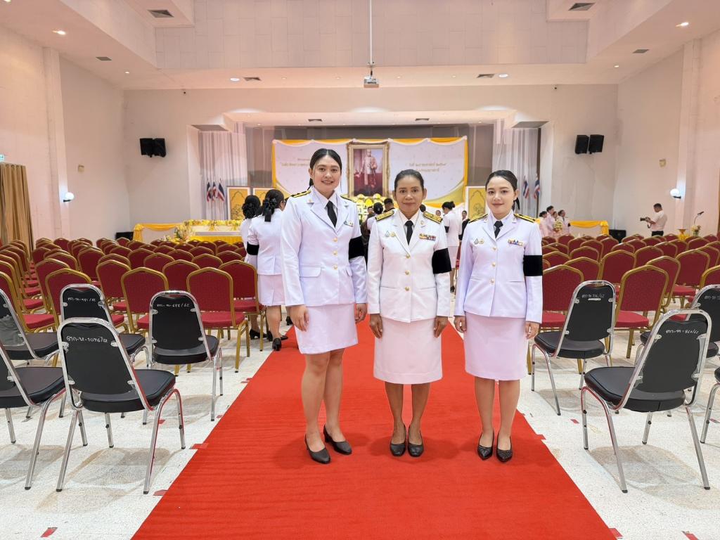 DIPROM Center 7 ร่วมพิธีวางพานพุ่มดอกไม้ น้อมรำลึกในวันคล้ายวันพระราชสมภพ พระบาทสมเด็จพระพุทธเลิศหล้านภาลัย