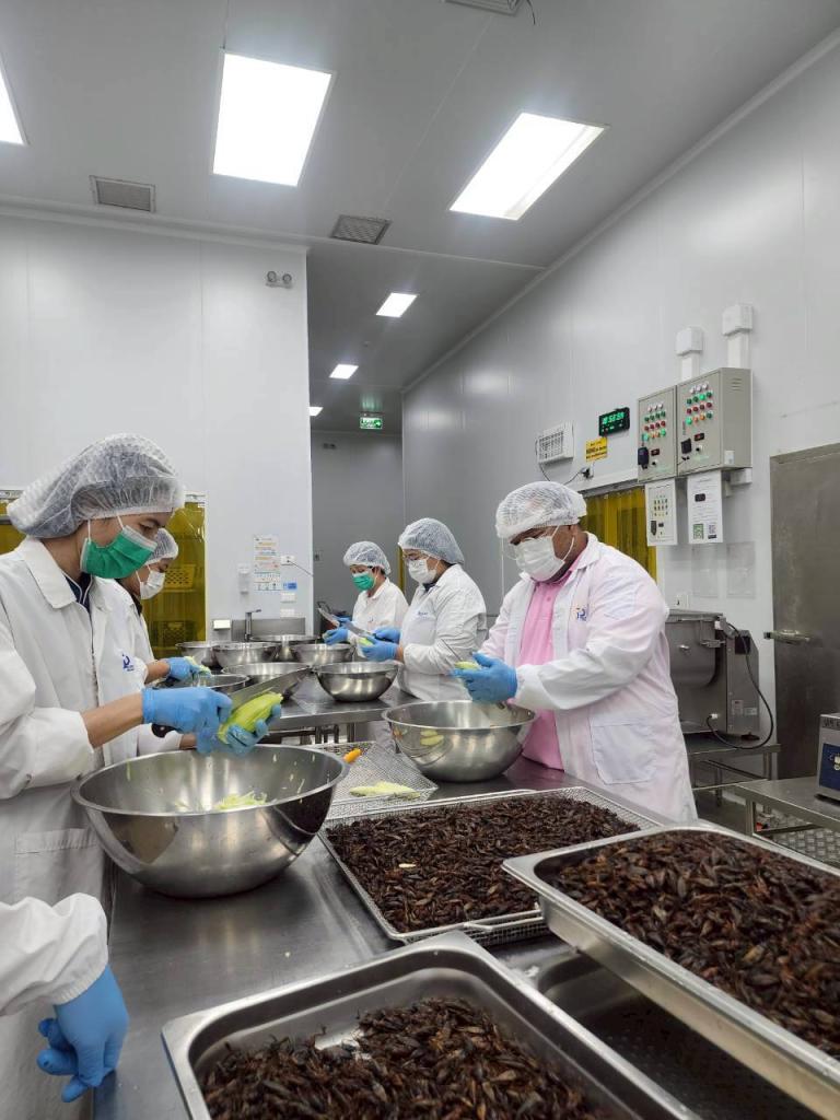 DIPROM Center 7 ลงพื้นที่ติดตามการดำเนินกิจกรรมการพัฒนาผลิตภัณฑ์อาหารแห่งอนาคต และกิจกรรมการให้คำปรึกษาแนะนำเชิงลึก เพื่อเพิ่มประสิทธิภาพในการดำเนินธุรกิจ