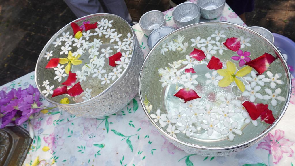 ดีพร้อมเซนเตอร์ 7 สืบสานประเพณีไทย เสริมสิริมงคลต้อนรับปีใหม่ไทย ณ จังหวัดอุบลราชธานี