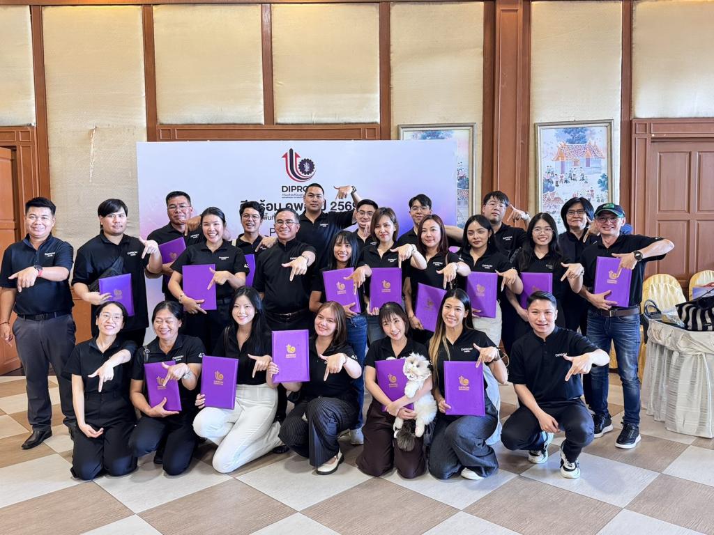 “ดีพร้อม คพอ. ภาคอีสาน ปิดหลักสูตรสุดยิ่งใหญ่ มอบวุฒิบัตร 107 ผู้ประกอบการ สู่ผู้นำธุรกิจมืออาชีพ”