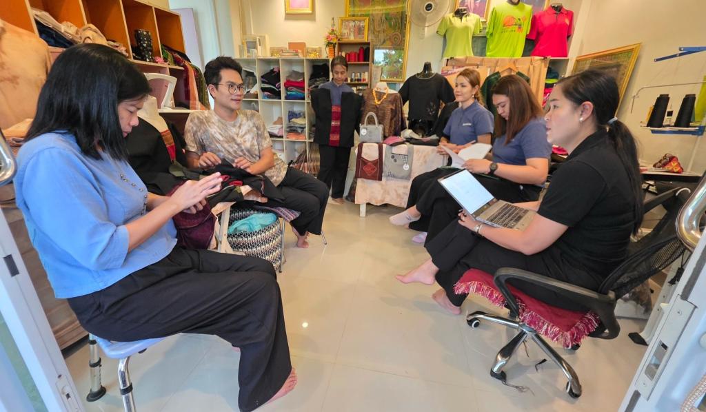 DIPROM Center 7 ลงพื้นที่อำนาจเจริญ–ศรีสะเกษ ติดตามและวินิจฉัยสถานประกอบการ ยกระดับผ้าถิ่นไทยสู่ดีไซน์ร่วมสมัย สร้างมูลค่าเพิ่มเศรษฐกิจชุมชน