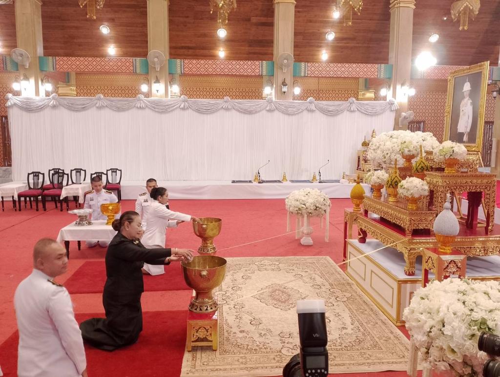 DIPROM Center 7 เข้าร่วมพิธีถวายน้ำสรงพระศพและพิธีลงนามถวายความอาลัย เบื้องหน้าพระรูปสมเด็จพระเจ้าลูกเธอ เจ้าฟ้าพัชรกิติยาภา นเรนทิราเทพยวดี กรมหลวงราชสาริณีสิริพัชร มหาวัชรราชธิดา