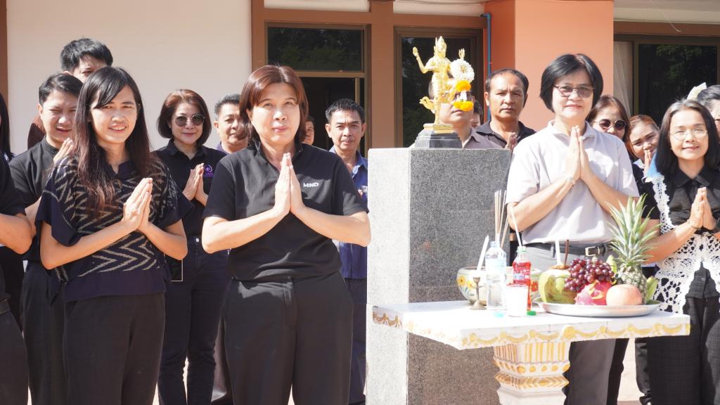 ผอ.ศูนย์ส่งเสริมอุตสาหกรรมภาคที่ 7 สักการะพระนารายณ์และสิ่งศักดิ์สิทธิ์ เนื่องในโอกาสเข้ารับตำแหน่งใหม่ เพื่อความเป็นสิริมงคล