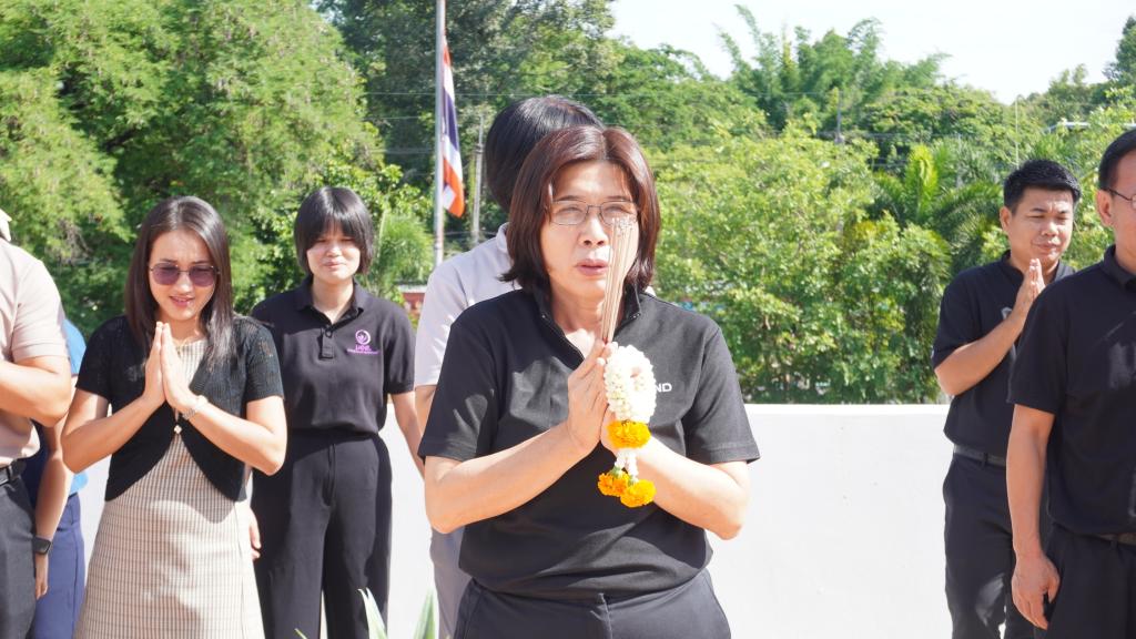 ผอ.ศูนย์ส่งเสริมอุตสาหกรรมภาคที่ 7 สักการะพระนารายณ์และสิ่งศักดิ์สิทธิ์ เนื่องในโอกาสเข้ารับตำแหน่งใหม่ เพื่อความเป็นสิริมงคล