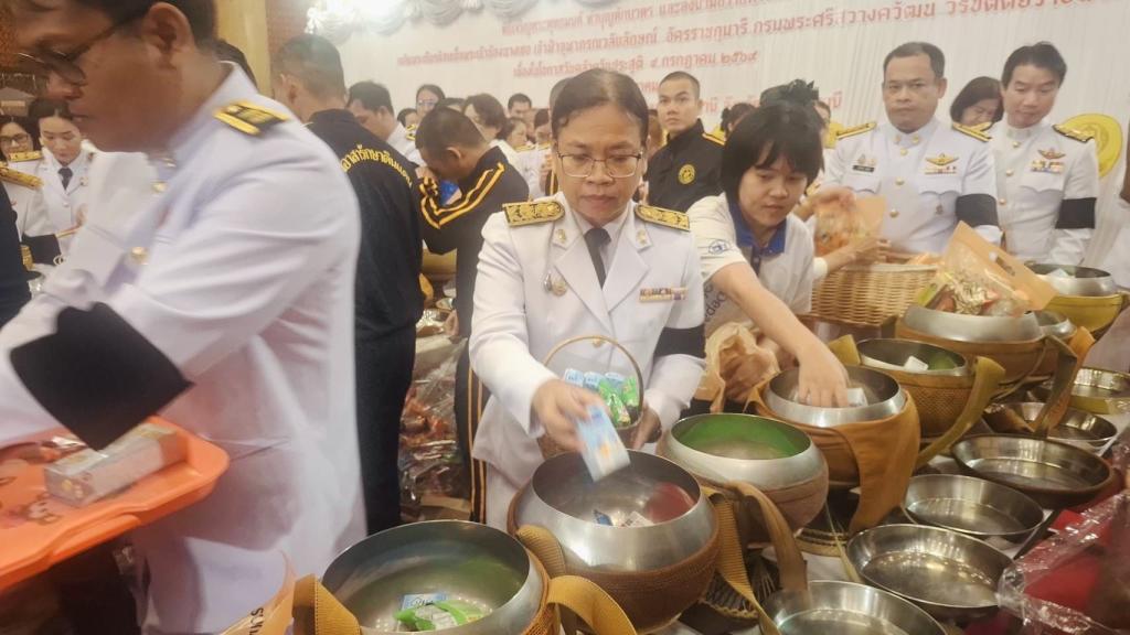 DIPROM Center 7 ร่วมพิธีเจริญพระพุทธมนต์และทำบุญตักบาตร เนื่องในโอกาสวันคล้ายวันประสูติ สมเด็จพระเจ้าน้องนางเธอ เจ้าฟ้าจุฬาภรณวลัยลักษณ์ อัครราชกุมารี กรมพระศรีสวางควัฒน วรขัตติยราชนารี