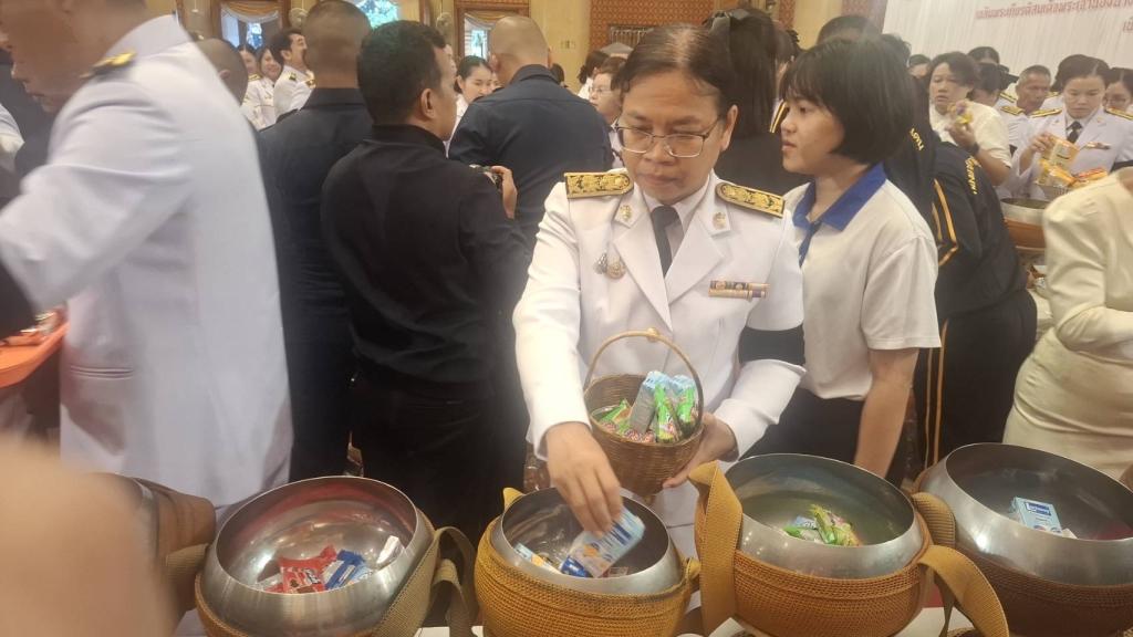 DIPROM Center 7 ร่วมพิธีเจริญพระพุทธมนต์และทำบุญตักบาตร เนื่องในโอกาสวันคล้ายวันประสูติ สมเด็จพระเจ้าน้องนางเธอ เจ้าฟ้าจุฬาภรณวลัยลักษณ์ อัครราชกุมารี กรมพระศรีสวางควัฒน วรขัตติยราชนารี
