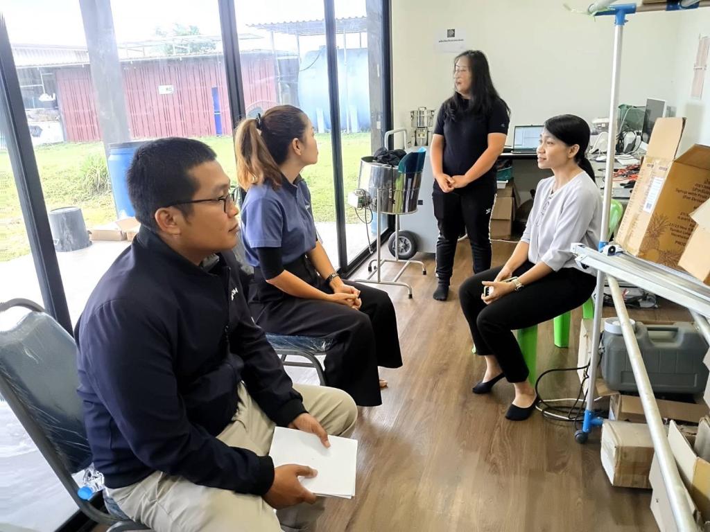 DIPROM Center 7 ติดตามผลการดำเนินงาน กิจกรรมการยกระดับผ้าถิ่นไทยด้วยดีไซน์ร่วมสมัย (Modern Thai Fabrics) และ กิจกรรมการเสริมความแข็งแกร่ง SMEs (ReBoost) จังหวัดศรีสะเกษ