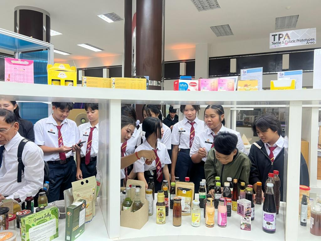 DIPROM Center 7 เปิดบ้านต้อนรับคณะครูและนักศึกษาวิทยาลัยเทคนิคนครอุบลราชธานี ศึกษาดูงาน เรียนรู้ภารกิจและการขับเคลื่อนงานส่งเสริมอุตสาหกรรม