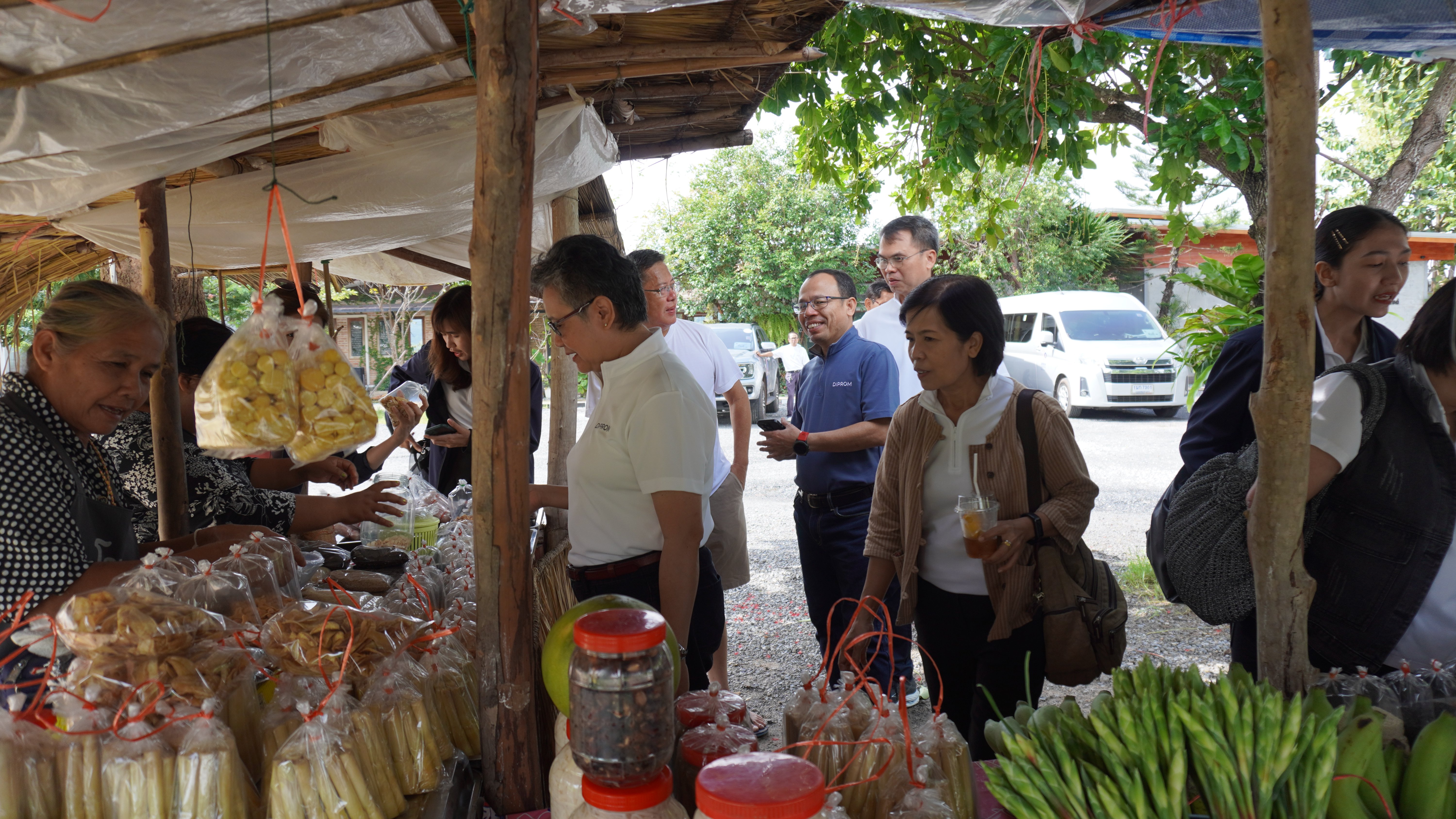 คณะผู้บริหารดีพร้อม ลงพื้นที่เยี่ยมชมสถานประกอบการ “ความทรงจำ คาเฟ่” อำเภอโขงเจียม จังหวัดอุบลราชธานี