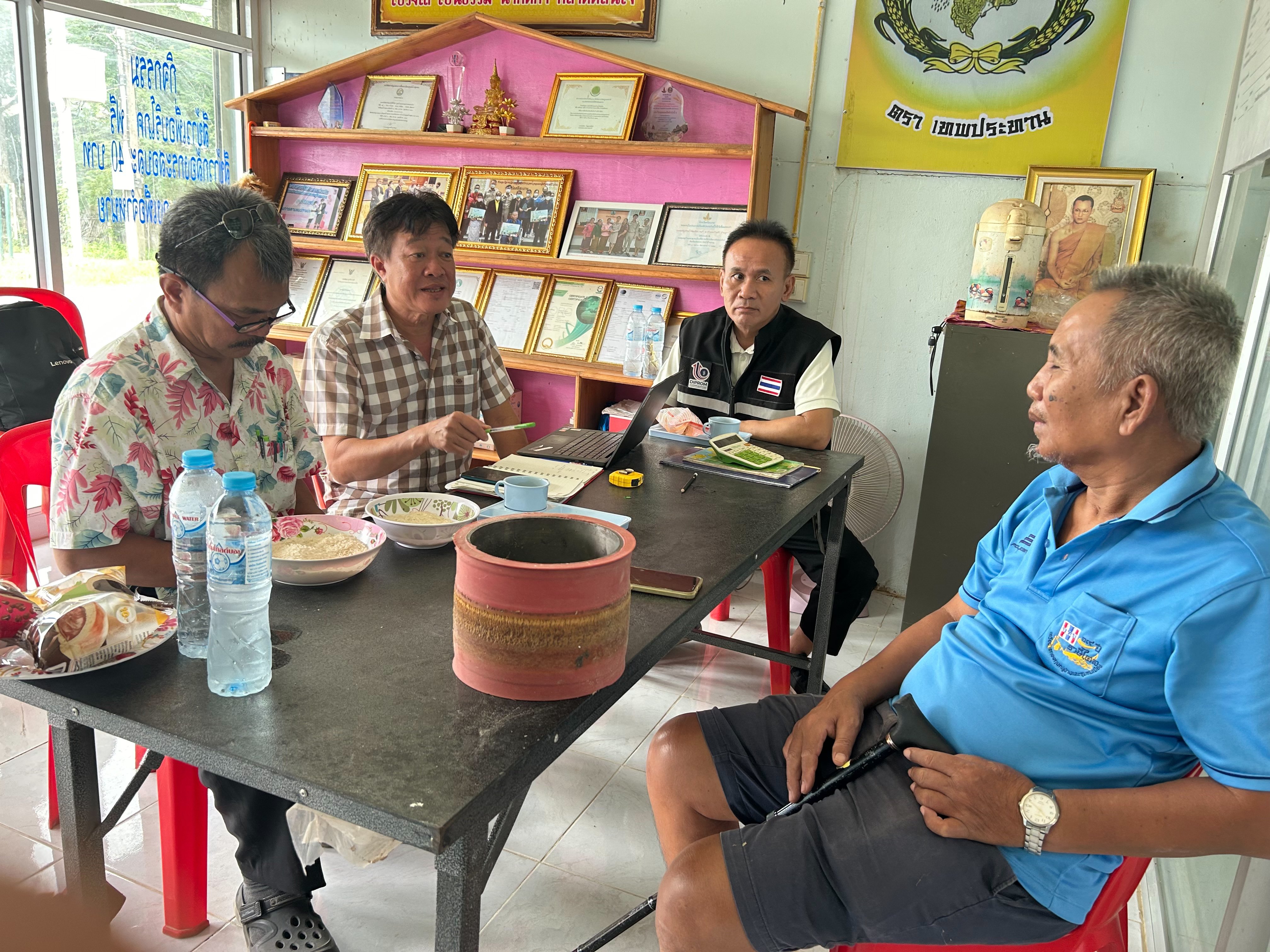 DIPROM Center 7 ลงพื้นที่ จังหวัดศรีสะเกษและจังหวัดยโสธรเพื่อกำกับติดตามการดำเนินงานของผู้รับจ้างกิจกรรมเพิ่มศักยภาพด้านการพัฒนากระบวนการผลิตด้วยเทคโนโลยี (สาขาอาหารและเครื่องดื่ม/สาขาผ้าและเครื่องแต่งกาย) ในพื้นที่วิสาหกิจชุมชน