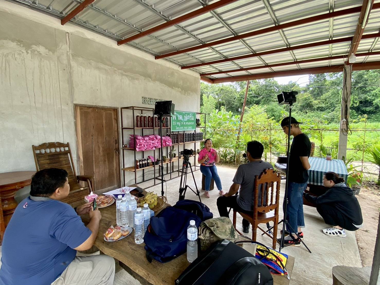 DIPROM Center 7 ติดตามการสัมภาษณ์และถ่ายคลิปวีดีทัศน์ ของผู้ประกอบการที่ผ่านการฝึกอบรมกิจกรรมสร้างจิตวิญญาณในการเป็น ผู้ประกอบการ โครงการเร่งการจัดตั้งและขยายธุรกิจ ของผู้ประกอบการอัจฉริยะ