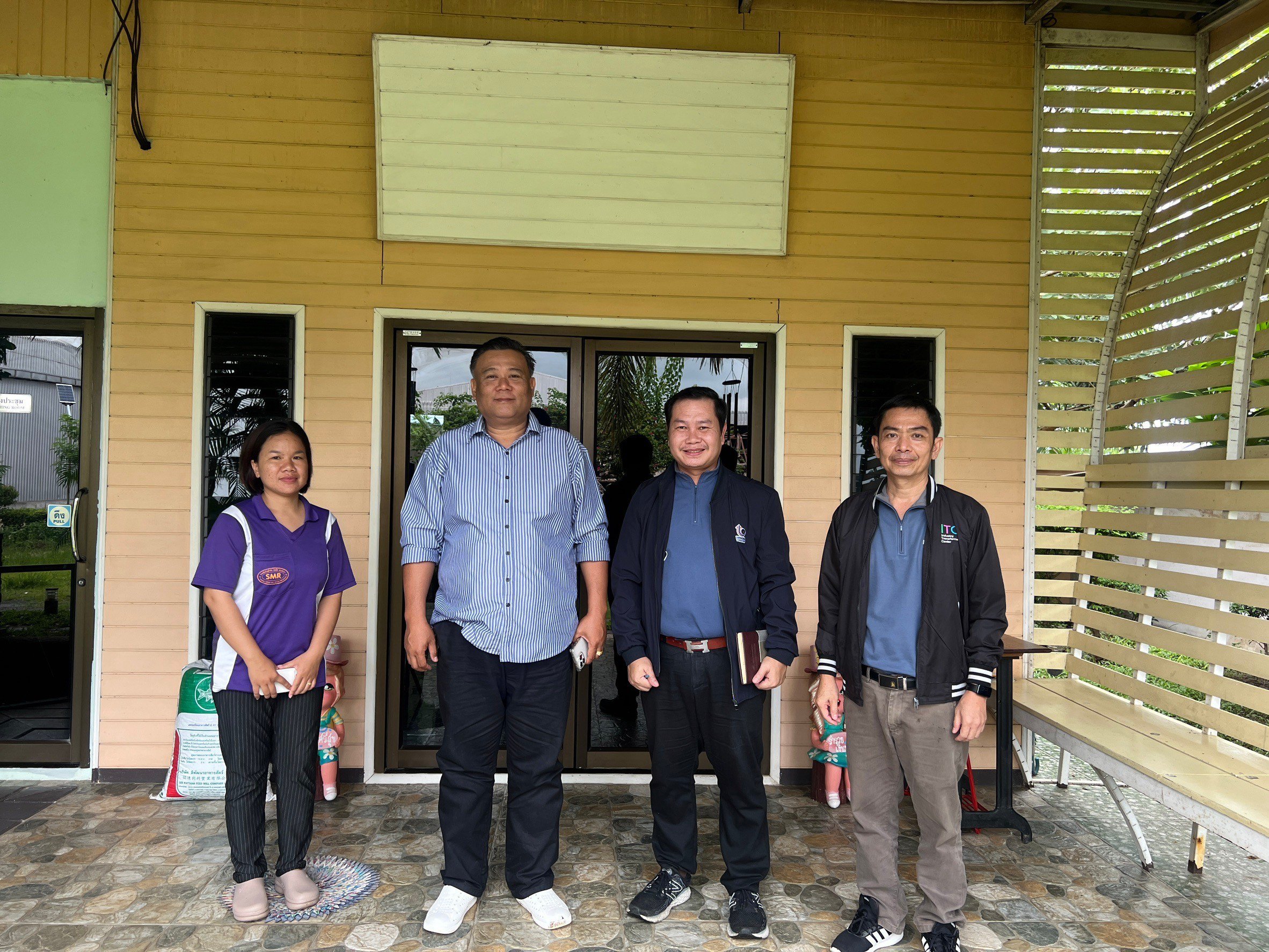 DIPROM Center 7 ลงพื้นที่จังหวัดศรีสะเกษและจังหวัดอุบลราชธานี เพื่อติดตามการดำเนินงานกิจกรรมพัฒนาต่อยอดผลิตภัณฑ์ผ่านกลไกศูนย์ปฏิรูปอุตสาหกรรม และกิจกรรมภายใต้โครงการการเพิ่มขีดความสามารถในการแข่งขันของวิสาหกิจไทยด้วยดิจิทัล ณ สถานประกอบการ